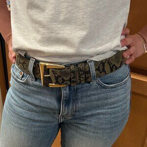VTG Carlisle Green textured, faux snake print leather belt w a gold tone buckle
